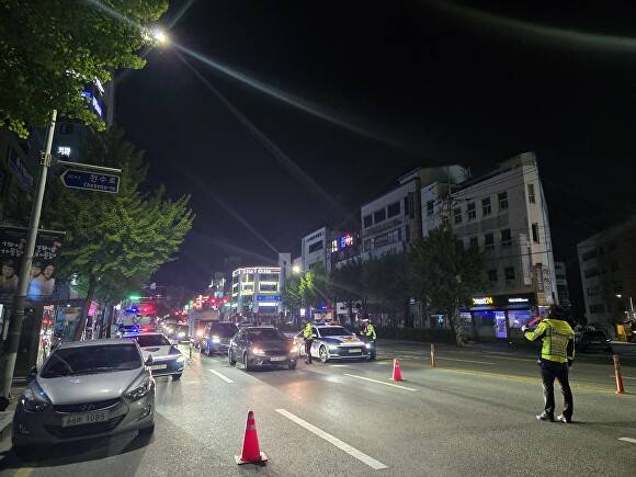 어린이 날 청주 도심 이륜차 폭주행위 단속 모습. [사진=충북경찰청]