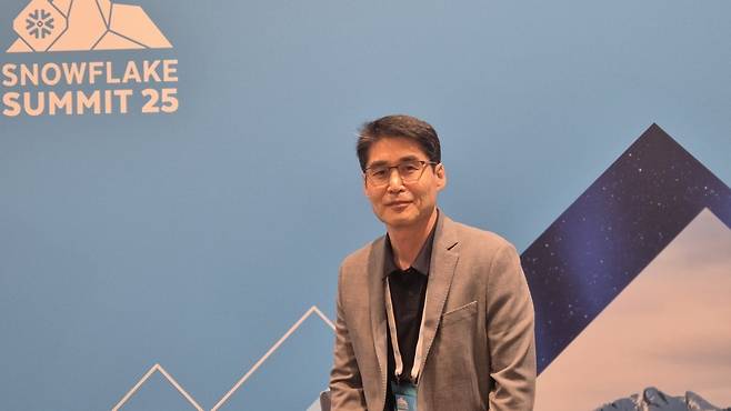 최기영 스노우플레이크 지사장이 2일(현지시간) 미국 샌프란시스코 모스콘센터에서 열린 '스노우플레이크 서밋 2025' 현장에서 한국경제신문과 만나 인터뷰하고 있다. 송영찬 특파원
