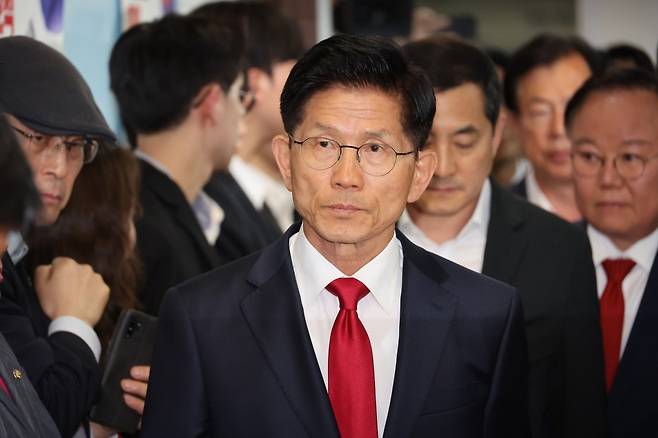 김문수 국민의힘 대통령 후보가 4일 오전 서울 여의도 중앙당사에서 제21대 대통령선거 결과에 대한 승복 입장을 밝히기 위해 기자회견장에 입장하고 있다. 사진=뉴스1