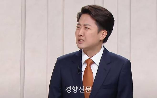 이준석 전 개혁신당 대선 후보가 지난달 27일 서울 마포구 상암동 문화방송(MBC) 스튜디오에서 열린 정치 분야 대선후보 TV토론에서 발언하고 있다. KBS 화면 갈무리