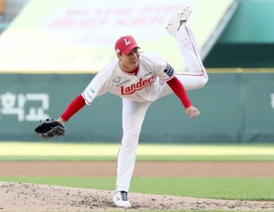 시즌 4승을 달성한 SSG 김광현의 투구 / 사진=SSG 랜더스 제공