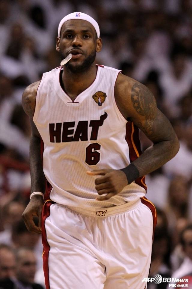 제임스의 경우 NBA 통산 득점 1위에 올라 있다. 그리고 정규리그 MVP 4회, 파이널 MVP 4회를 기록했다. 더불어 23번째 시즌을 앞두고 있어 빈스 카터를 제치고 이 부문 1위를 노리고 있다. 2024-25시즌 올-NBA 세컨드 팀에 선정, 통산 21번째 올-NBA 팀에 이름을 올리며 최다 기록을 세웠다. 사진=AFPBBNews=News1