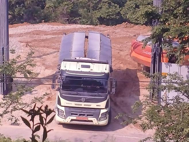 행남면 도이리 산11번지 일대 부지에 무기성오니 매립현장사진. /사진=김동우 기자