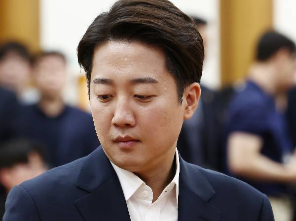 이준석 개혁신당 전 후보와 권영국 민주노동당 전 후보 등이 선거비 보전을 받지 못하게 됐다. 사진은 이준석 개혁신당 대통령 후보가 지난 3일 서울 여의도 국회 의원회관에 마련된 제21대 대통령선거 개표상황실에서 입장을 밝히기 위해 굳은 표정으로 들어서고 있는 모습. /사진=뉴스1