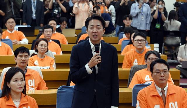 이준석 개혁신당 대선후보가 3일 국회 의원회관에 설치된 당 개표상황실에서 선거 결과에 대한 입장을 밝히고 있다. 곽성호 기자