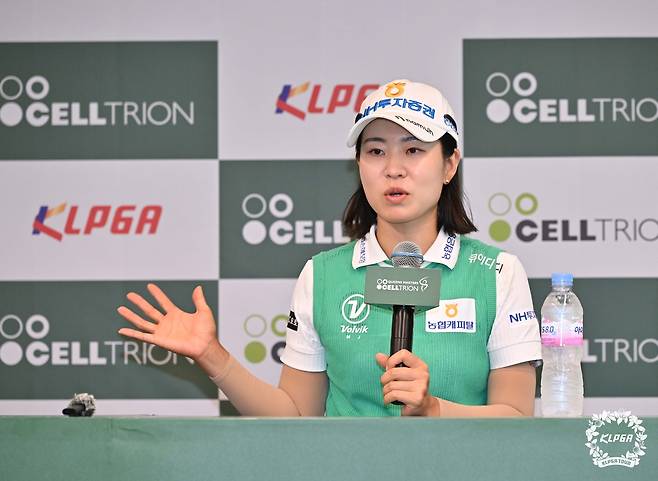 지난해 대회 4연패에 성공한 뒤 우승 인터뷰를 하고 있는 박민지. [사진=KLPGA]
