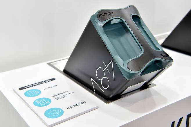 LG에너지솔루션 ‘쿠루’의 교환형 배터리 팩. [연합]