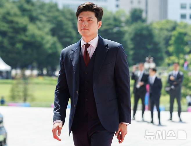 [서울=뉴시스] 국회사진기자단= 김용태 국민의힘 비상대책위원이 4일 오전 서울 여의도 국회의사당에서 열린 제21대 대통령 취임선서식에 참석하고 있다.2025.06.04. photo@newsis.com