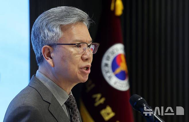 [서울=뉴시스] 홍효식 기자 = 김택우 대한의사협회(의협) 회장이 4일 오후 서울 용산구 의협에서 '새 대통령에게 바랍니다' 대한의사협회 기자회견을 하고 있다. 2025.06.04. yesphoto@newsis.com