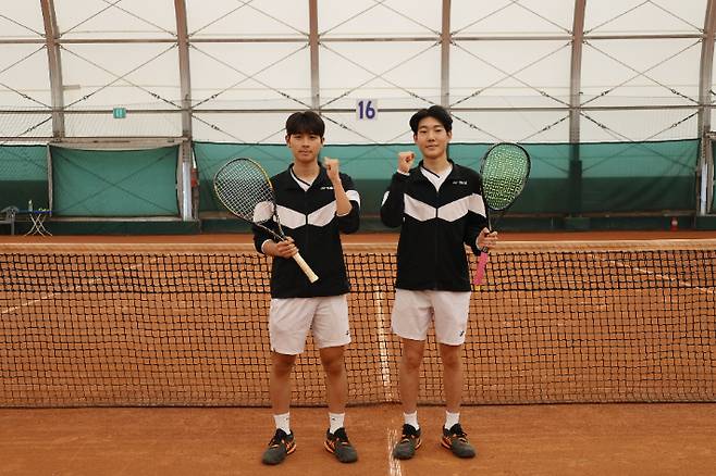 2025 주니어 국가대표 선발전 남자 복식 우승을 거둔 김새봄(왼쪽)-이수환. 협회