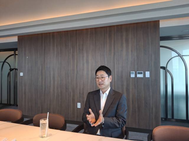 윤덕식 카시아속초 총지배인이 향후 호텔 운영 계획을 설명하고 있다. 이경운 기자