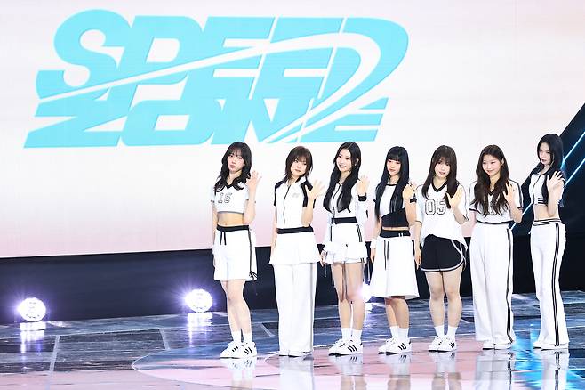그룹 유스피어가 4일 오후 서울 마포구 SBS프리즘타워에서 열린 첫 싱글앨범 ‘스피드 존’(SPEED ZONE) 데뷔 쇼케이스에서 포즈를 취하고 있다. 연합뉴스