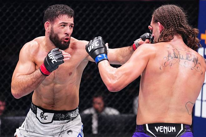 나수르딘 이마보프(왼쪽)와 브렌던 앨런. /사진=UFC 제공