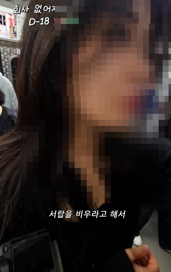 A 씨가 올린 영상에 "'서랍을 비우라고 해서' 청소를 열심히 할 계획이다"라는 말도 파장이 일고 있다. 사진=전직 공무원이 운영했던 유튜브 C 채널 캡처