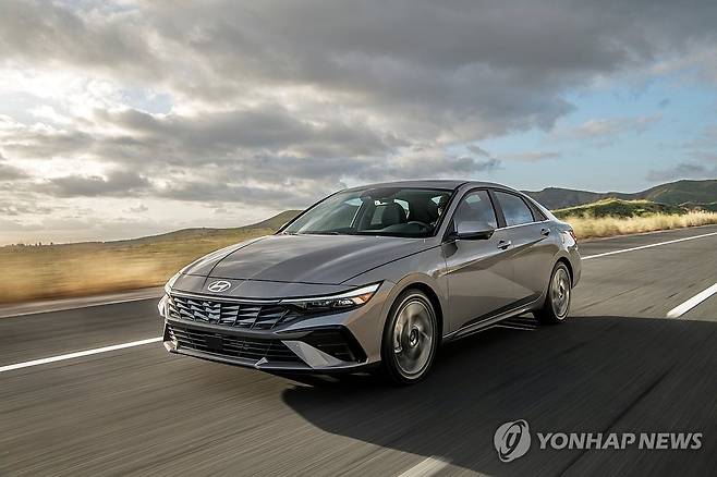 현대차그룹, 美'10대를 위한 최고의 차량' 최다 수상 (서울=연합뉴스) 현대자동차그룹이 US 뉴스 앤드 월드 리포트의 '10대를 위한 최고의 차량'에서 신차 부문 8개 중 4개, 중고차 부문 4개 중 3개 등 총 12개 중 7개 부문에 선정됐다고 3일 밝혔다. 사진은 현대차 아반떼. 2025.6.3 [현대자동차·기아 제공. 재판매 및 DB 금지] photo@yna.co.kr