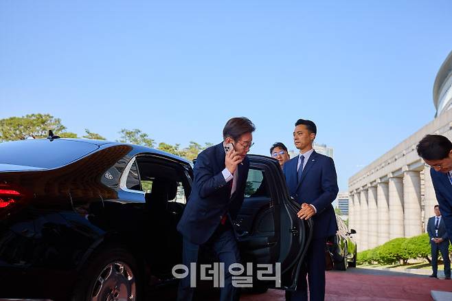 이재명 대통령이 5일 서울 용산 대통령실 청사로 출근하고 있다 (사진=대통령실)