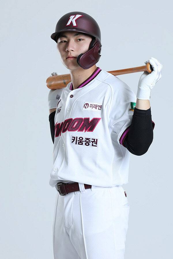 프로 데뷔 첫 홈런을 터뜨리며 승리를 이끈 키움히어로즈 2년차 내야수 송지후. 사진=키움히어로즈
