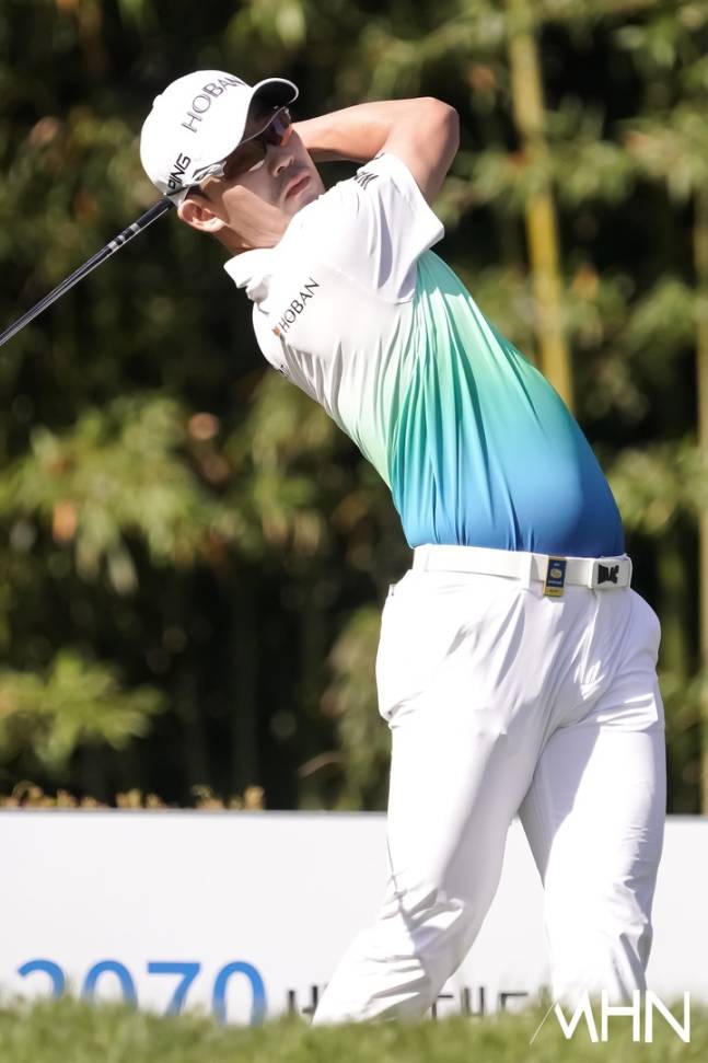 김비오가 5일 열린 KPGA 투어 백송홀딩스-아시아드CC 부산오픈 1라운드에서 샷을 하고 있다.