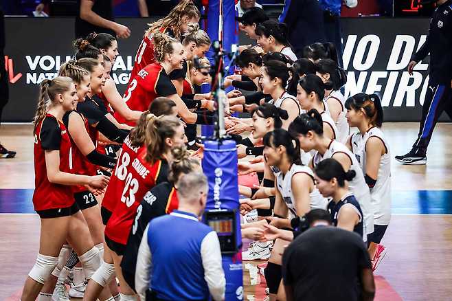 한국 여자배구 대표팀이 VNL에서 독일에 0-3으로 졌다.(VNL 제공)