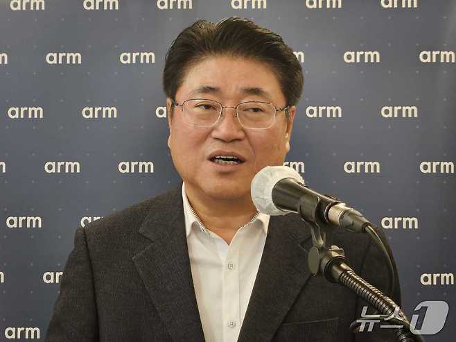 황선욱 Arm코리아 사장이 6일 서울 중구 프레지던트 호텔에서 열린 기자간담회에서 발언하고 있다.(Arm코리아 제공)