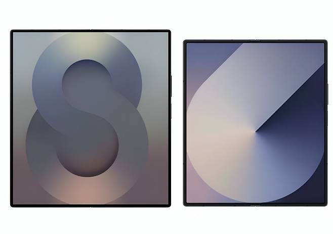 갤럭시Z폴드7 렌더링(왼쪽)과 전작 갤럭시Z폴드6. 크기 차이가 확연히 느껴진다. (출처 판다플래시 X)/뉴스1