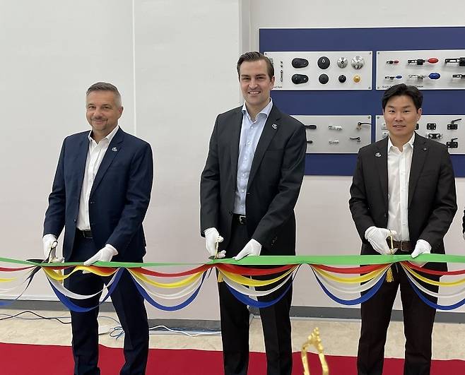 왼쪽부터 차례로 Marcus Schneck (CEO, KIPP), Nicolas Kipp (Managing Partner, KIPP), 권철원(General Manager, Kipp Korea) / 사진=한국킵(KIPP KOREA) 제공