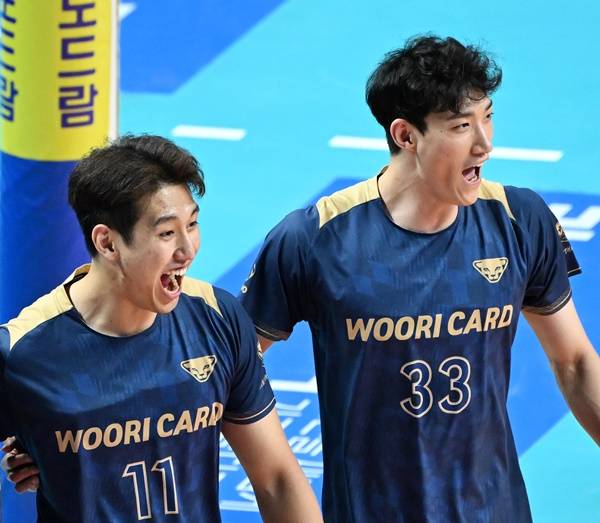 한성정(왼쪽)-박진우. ⓒKOVO