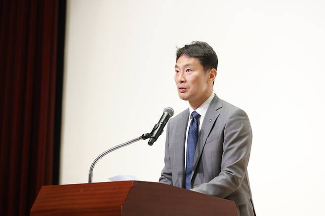 이복현 금감원장이 5일 이임식에서 인사하고 있다. 사진제공=금융감독원