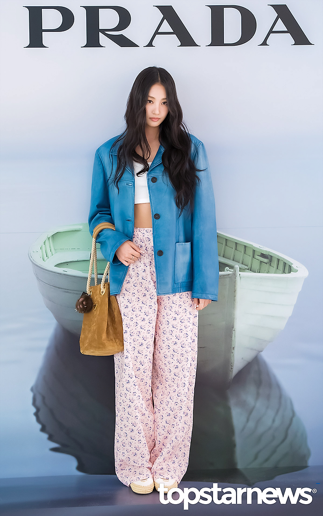 image.png 오늘자 미야오 가원 프라다 팝업 포토월 기사 사진