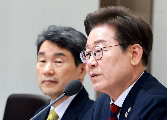 이재명 대통령이 5일 서울 용산 대통령실 청사에서 열린 국무회의에서 발언하고 있다. 연합뉴스