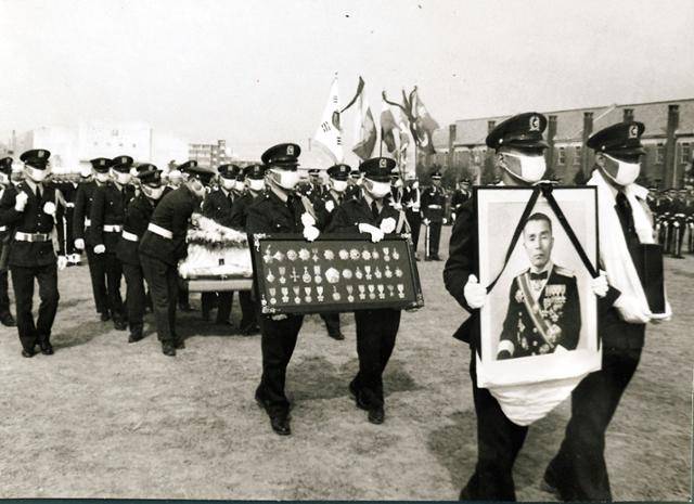 육군장으로 열린 김종오 대장의 장례식. 한국일보 자료사진