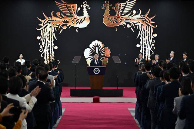 이재명 대통령이 4일 서울 여의도 국회 로텐더홀에서 열린 제21대 대통령 취임 선서식에서 취임사를 하고 있다. 뉴시스