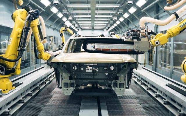 미국 조지아주에 있는 현대차그룹 메타플랜트 아메리카(HMGMA) 도장 공정에서 로봇들이 도장면을 마감 처리하고 있다. 현대차그룹 제공