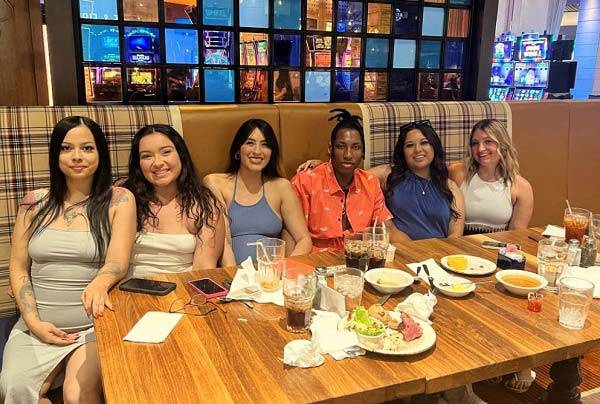 미국의 한 30대 남성이 5명의 아내와 살고 있다고 밝히며 6번째 아내를 구하고 있다는 사연이 공개돼 화제다./사진=니드투노우