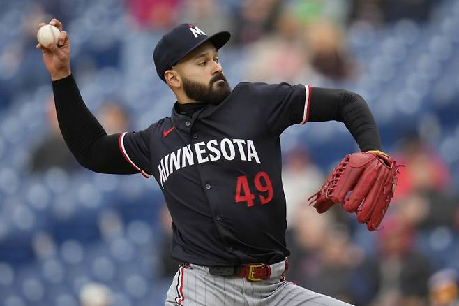 <yonhap photo-2002="">어깨 통증 문제로 전열에서 이탈한 파블로 로페스. [AP=연합뉴스]</yonhap>