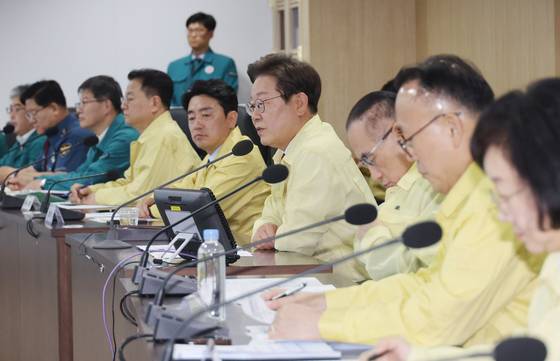 이재명 대통령이 5일 서울 용산 대통령실 청사 국가안전보장회의(NSC) 회의실에서 열린 안전치안점검회의에서 발언하고 있다. 연합뉴스