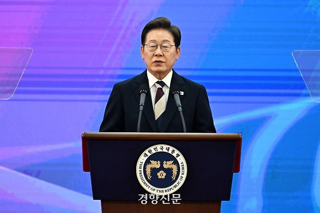 이재명 대통령이 4일 서울 여의도 국회 의사당 중앙홀(로텐더홀)에서 제21대 대통령 취임사를 하고 있다. 박민규 선임기자