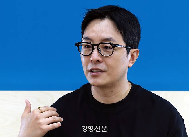 영화 수입배급사 그린나래미디어 유현택 대표가 4일 서울 정동 경향신문사에서 인터뷰를 하고 있다. 서성일 선임기자