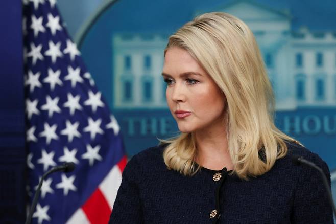 캐롤라인 레빗 백악관 대변인이 3일(현지시간) 미국 워싱턴DC 백악관에서 연 브리핑에서 기자 질문을 듣고 있다. 2025.06.03  /로이터=뉴스1