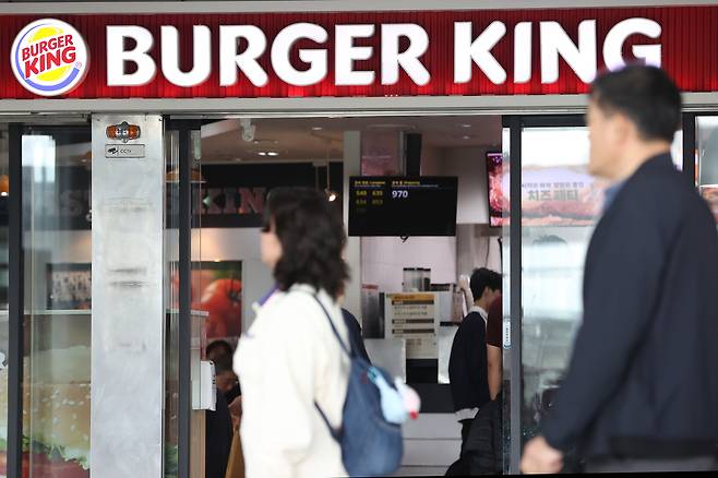 서울의 한 햄버거 프랜차이즈 매장 앞. [연합]