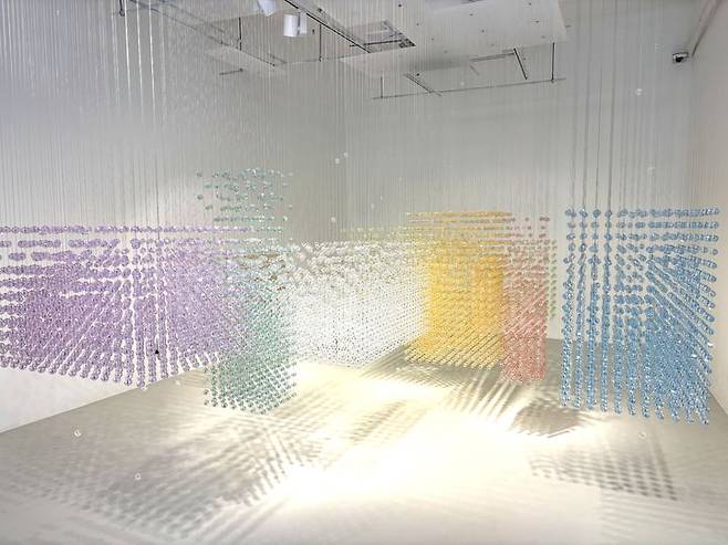 [사진=박현주미술전문기자]예화랑 빛·흔: Light Trace 4인전. 1층 박선기 작품 전시 전경. *재판매 및 DB 금지