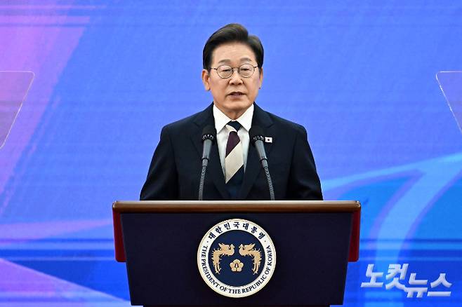 이재명 대통령이 4일 서울 여의도 국회 의사당 중앙홀(로텐더홀)에서 제21대 대통령 취임사를 하고 있다. 윤창원 기자