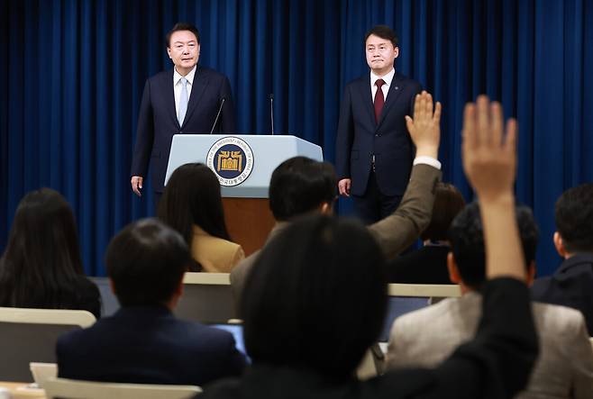 2024년 5월7일 윤석열이 김주현 신임 대통령실 민정수석을 소개하고 있다. ⓒ연합뉴스