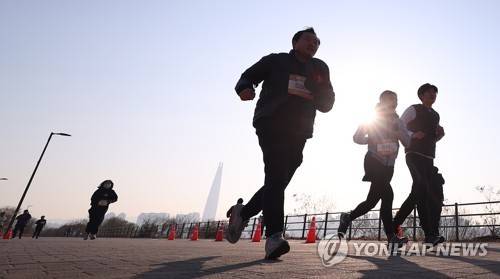 운동하는 사람들 [연합뉴스 자료사진]