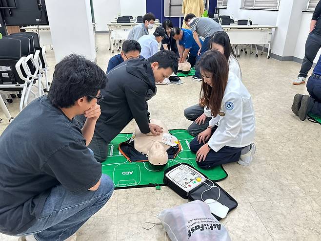 군포산업진흥원이 운영하는 소공인특화지원센터가 지역 소공인과 근로자를 대상으로 건강 및 안전 프로그램 사업을 성공적으로 마무리했다. 사진=군포시청