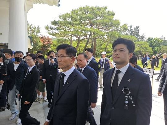 김문수 전 국민의힘 대선 후보와 김용태 비상대책위원장이 오늘(6일) 오전 함께 서울현충원을 방문하고 있다.(최재원 기자 촬영)