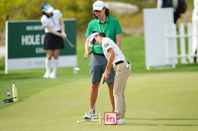 박민지가 6일 강원도 원주시 성문안 컨트리클럽에서 열린 KLPGA 투어 셀트리온 퀸즈 마스터스 1라운드 경기를 끝낸 뒤 그린에서 퍼트 연습을 하고 있다. (사진=이데일리 골프in 조원범 기자)