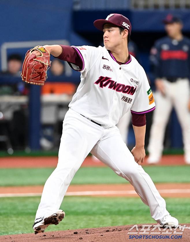 18일 고척스카이돔에서 열린 롯데와 키움의 시범경기, 키움 선발투수 정현우가 역투하고 있다. 고척=허상욱 기자wook@sportschosun.com/2025.03.18/