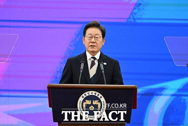 이재명 대통령이 4일 오전 서울 여의도 국회 로텐더홀에서 '취임선서' 후 취임사를 하는 모습. /국회사진기자단