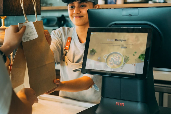 팁문화가 발달한 미국은 통상 음식 등 서비스의 15% 정도를 팁으로 주었지만 최근 20%,25%등을 요구하고 비대면 서비스에도 팁을 강요해 소비자들의 반발을 샀다. 사진은 기사 이해를 돕기 위한 자료사진. 펙셀스